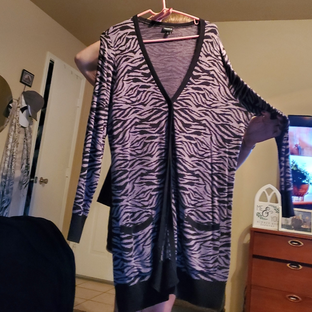 Grey&Black Zebra Duster Button-Up Cardi Sz2 Torrid